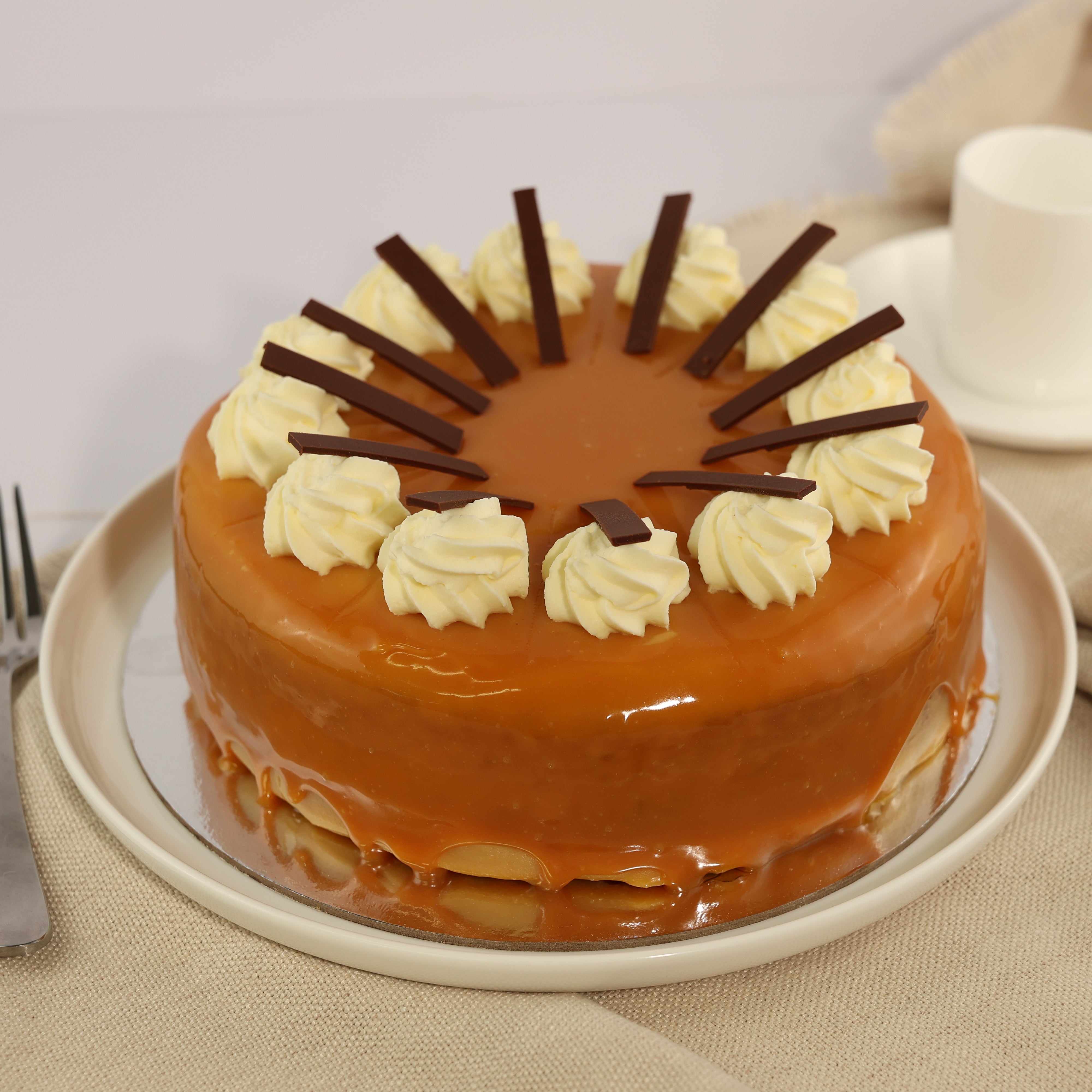 LARGE WHITE CHOCOLATE CARAMEL MUD CAKE