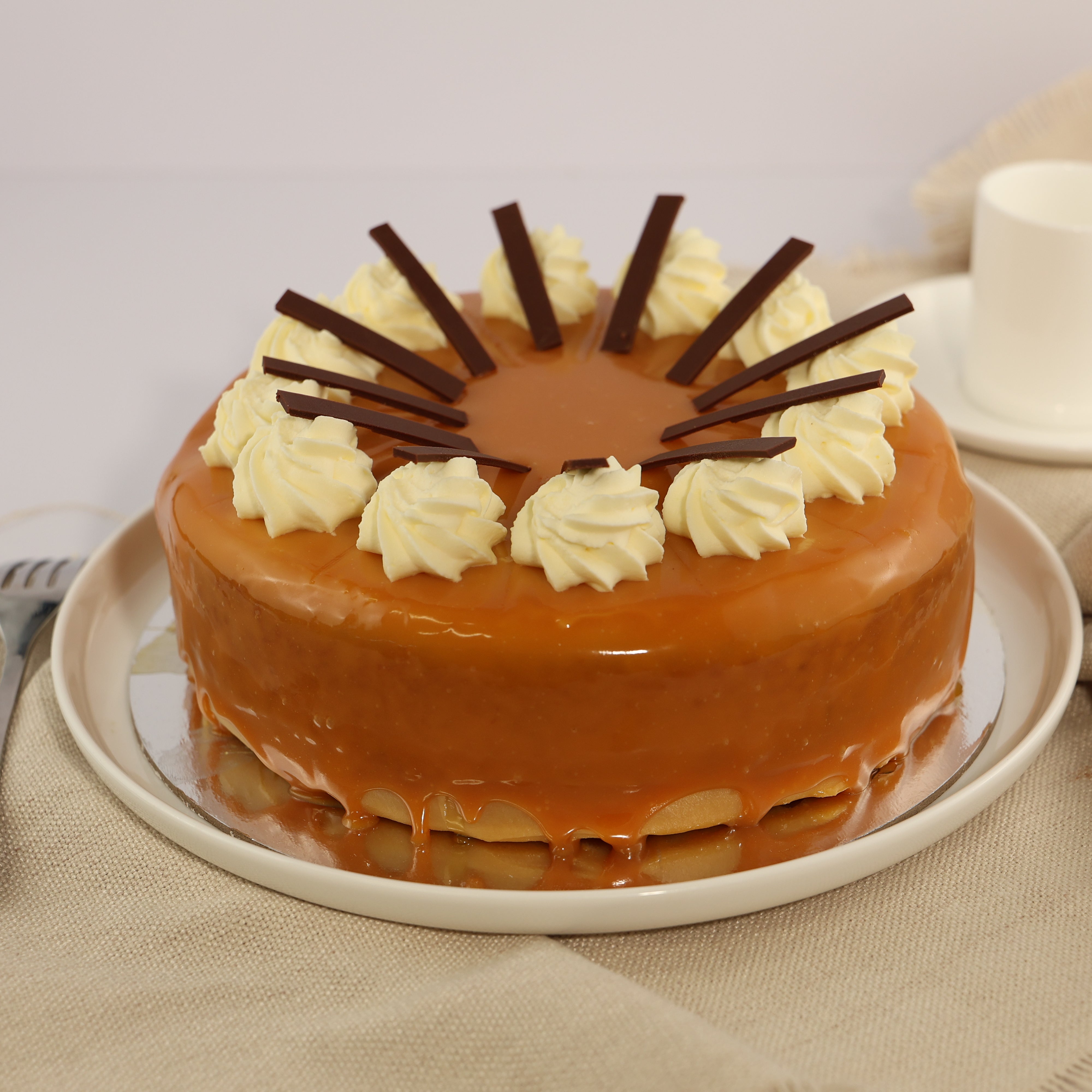 LARGE WHITE CHOCOLATE CARAMEL MUD CAKE