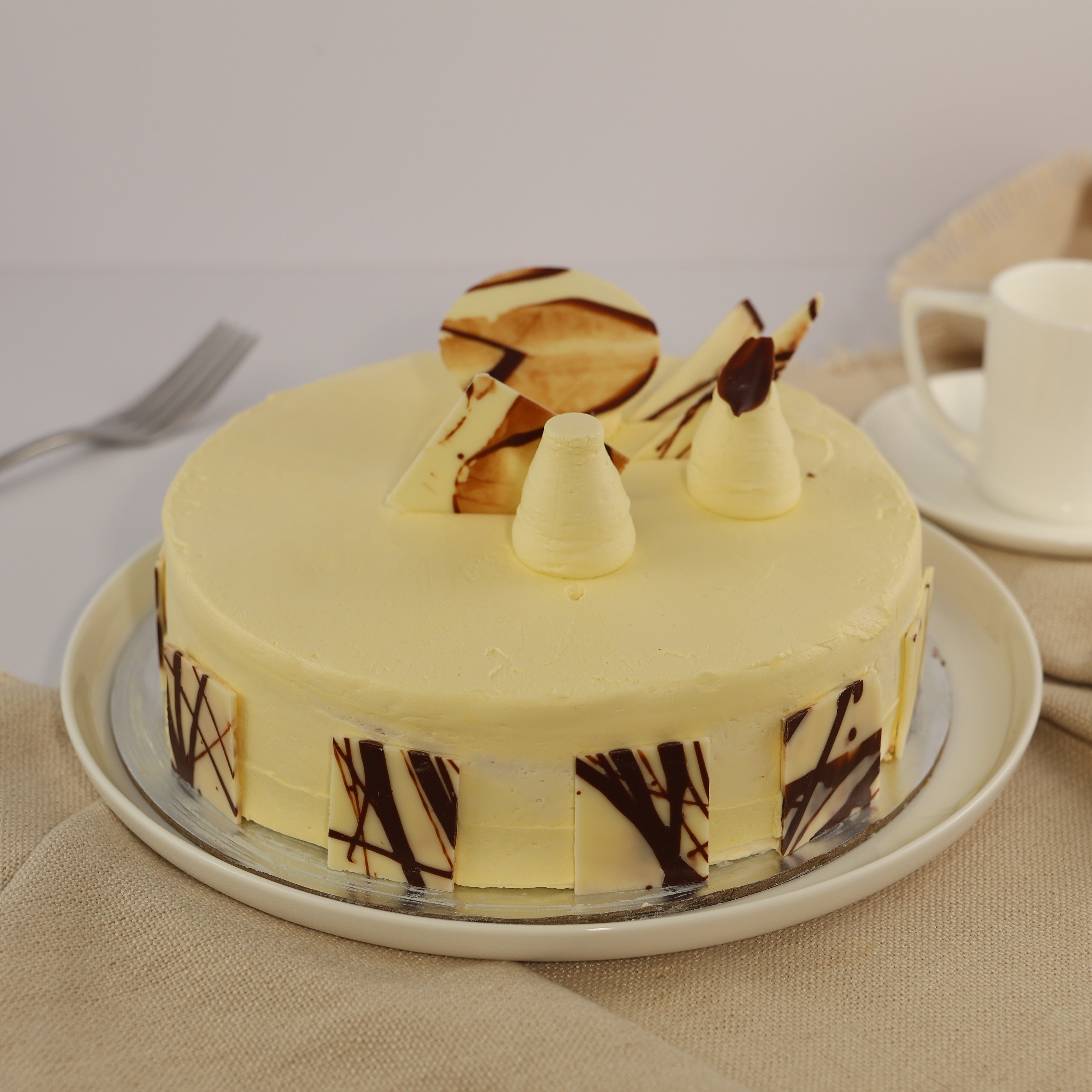 LARGE CHOCOLATE SPONGE BIRTHDAY CAKE