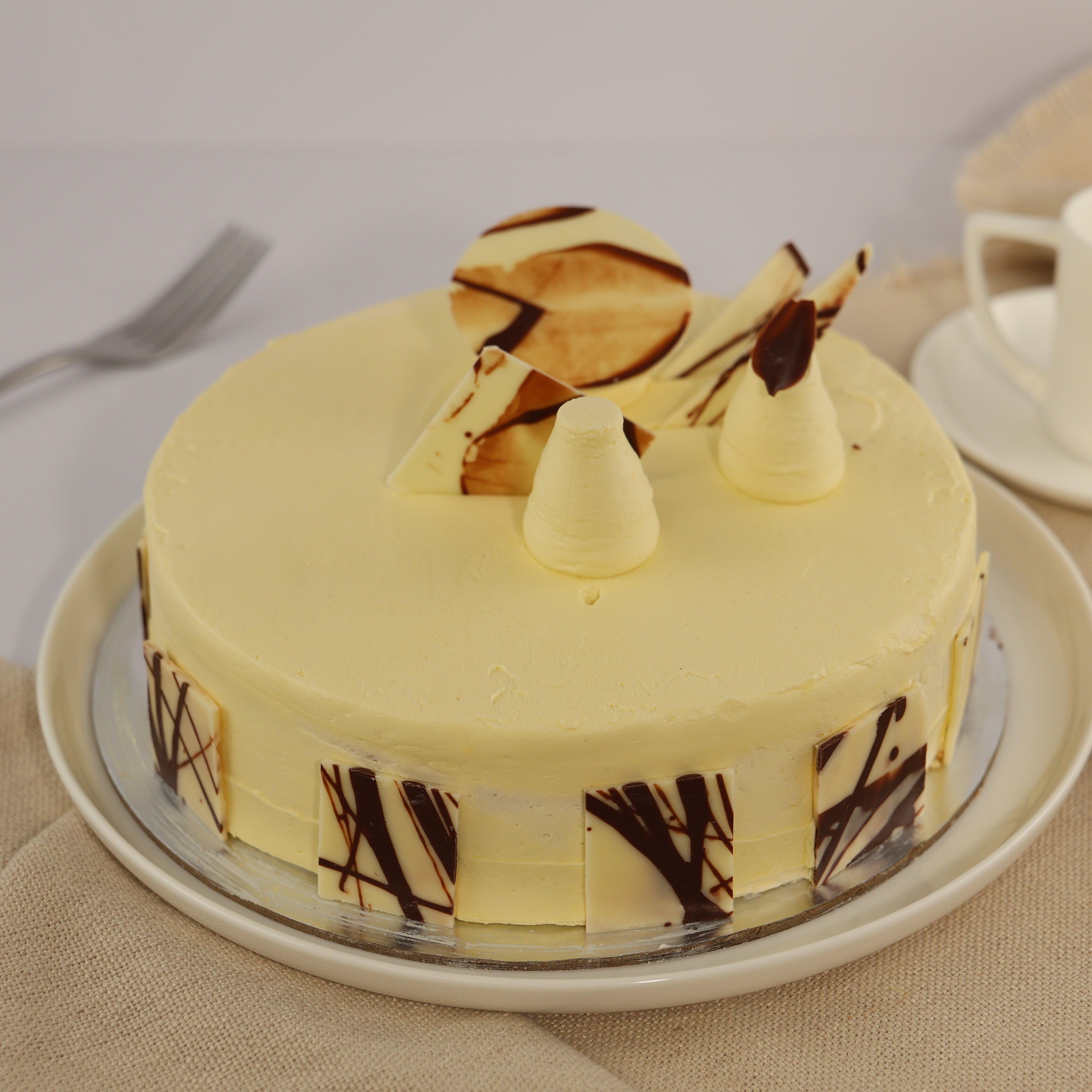 LARGE CHOCOLATE SPONGE BIRTHDAY CAKE