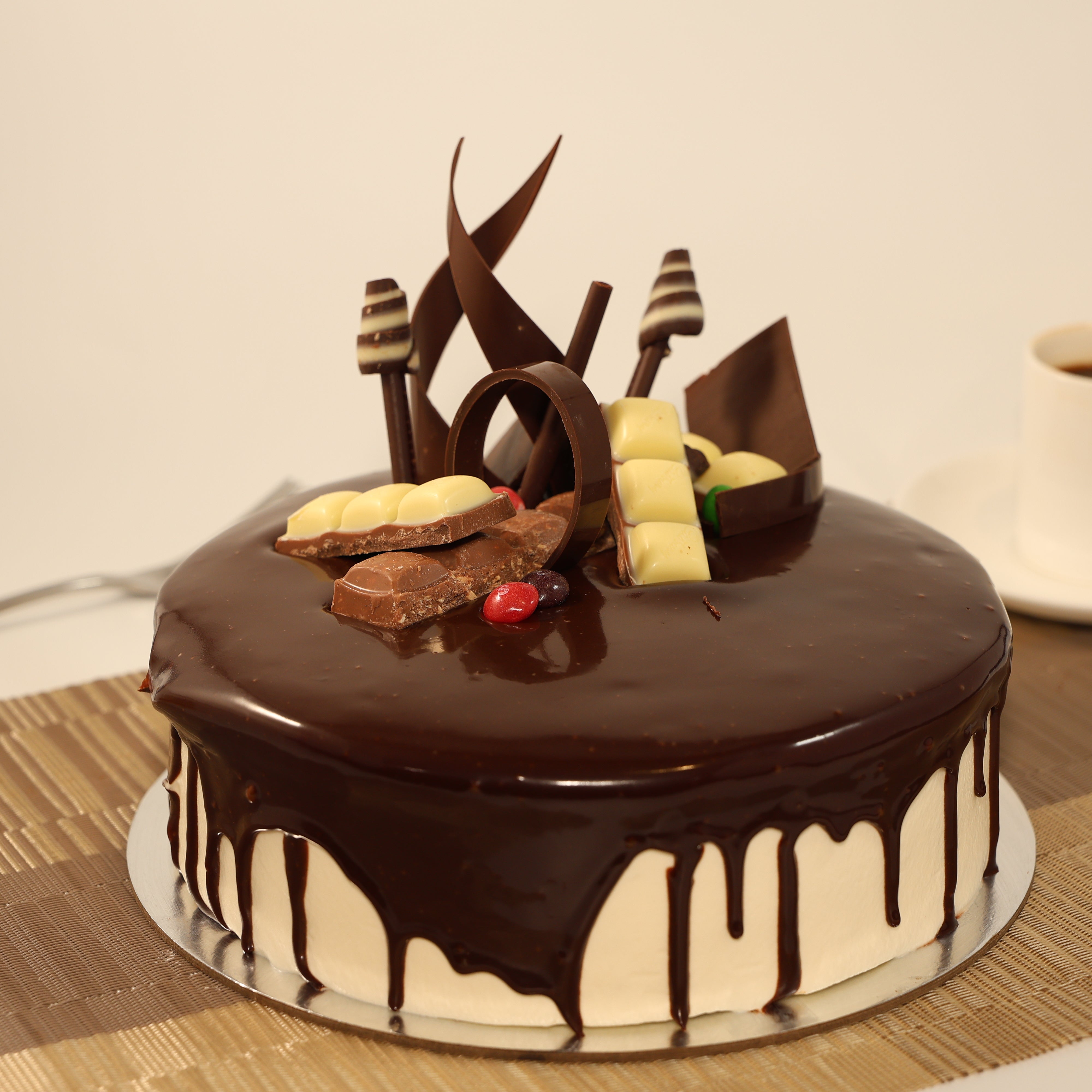 LARGE SPONGE HAPPY BIRTHDAY CAKE 01