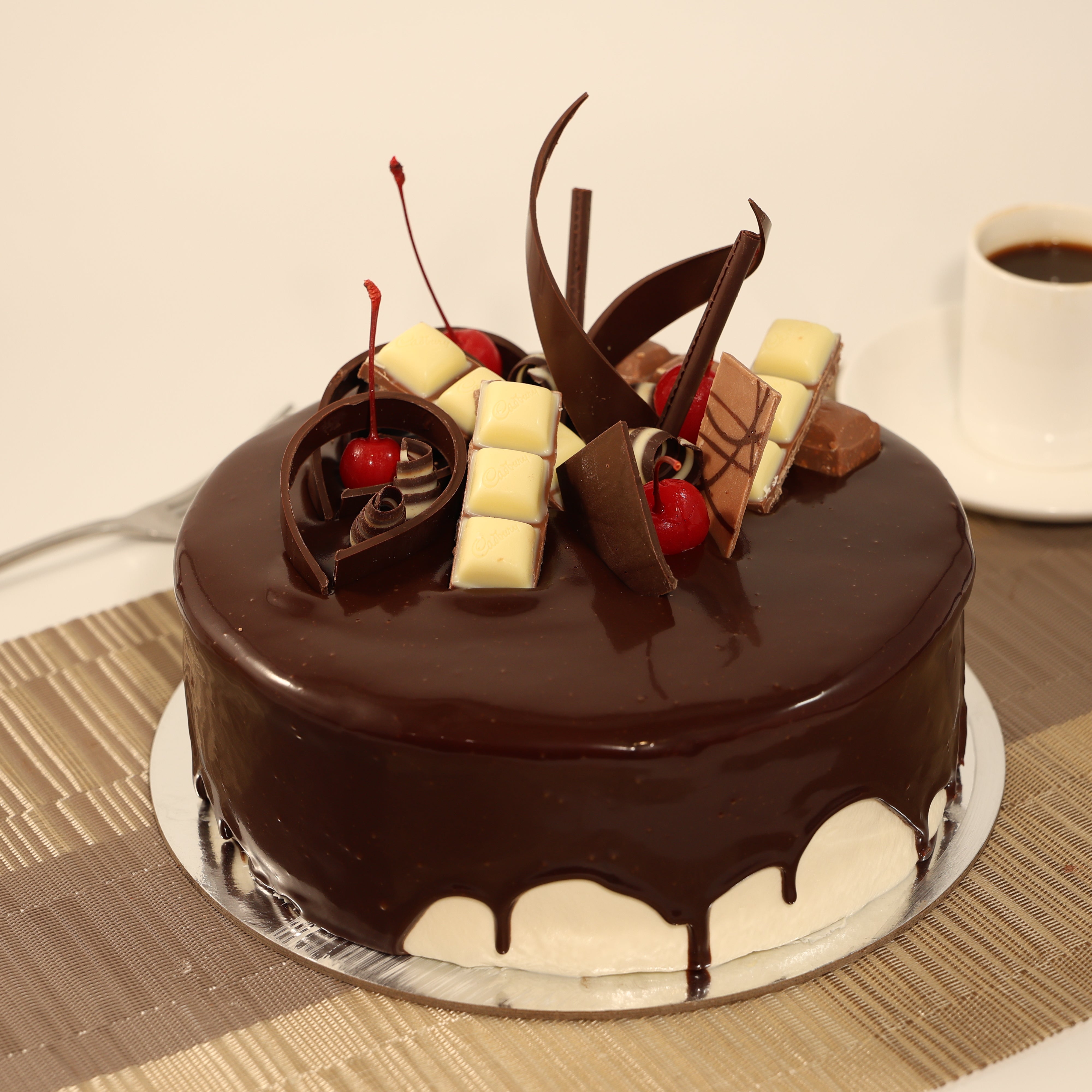 LARGE SPONGE HAPPY BIRTHDAY CAKE 01