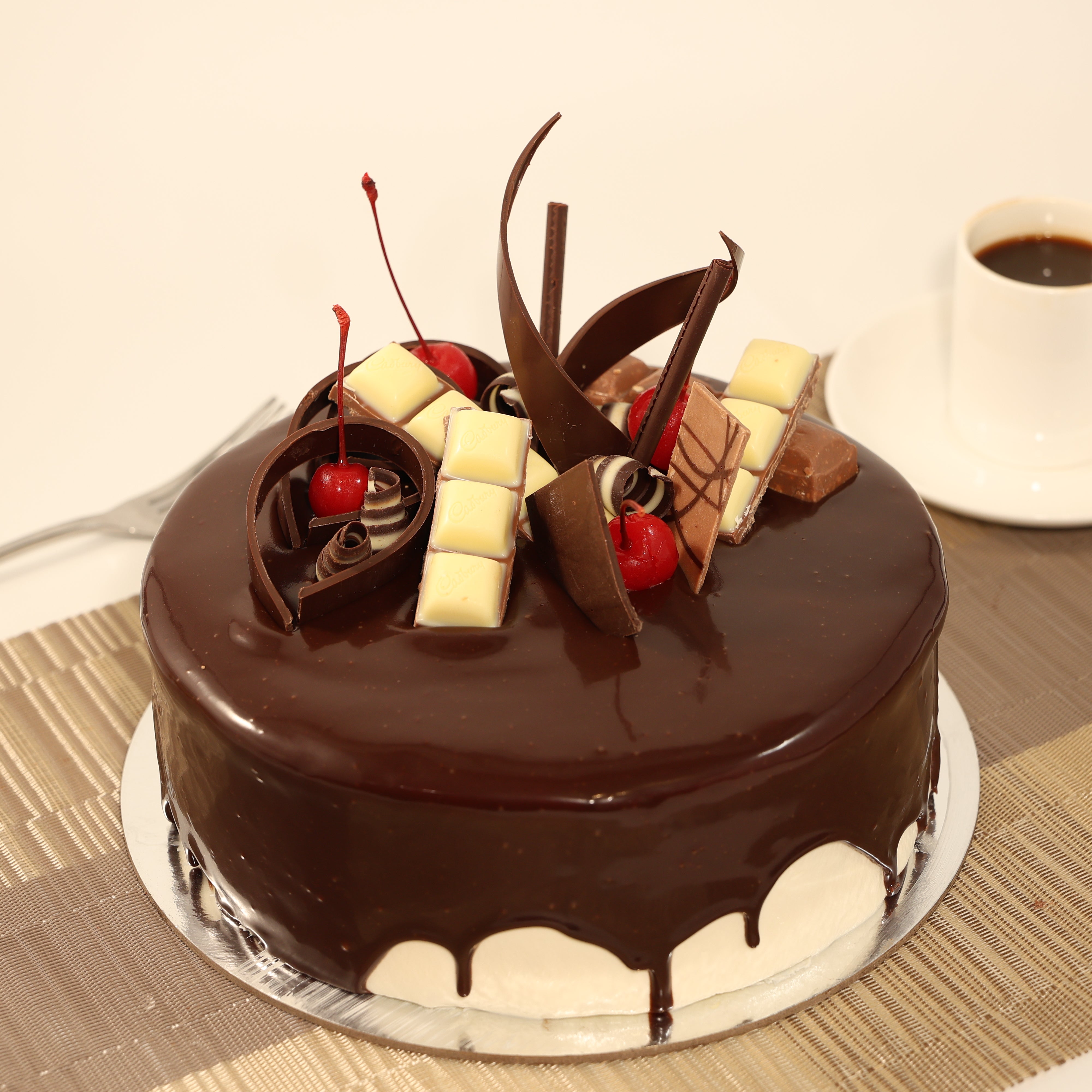 LARGE SPONGE HAPPY BIRTHDAY CAKE 01