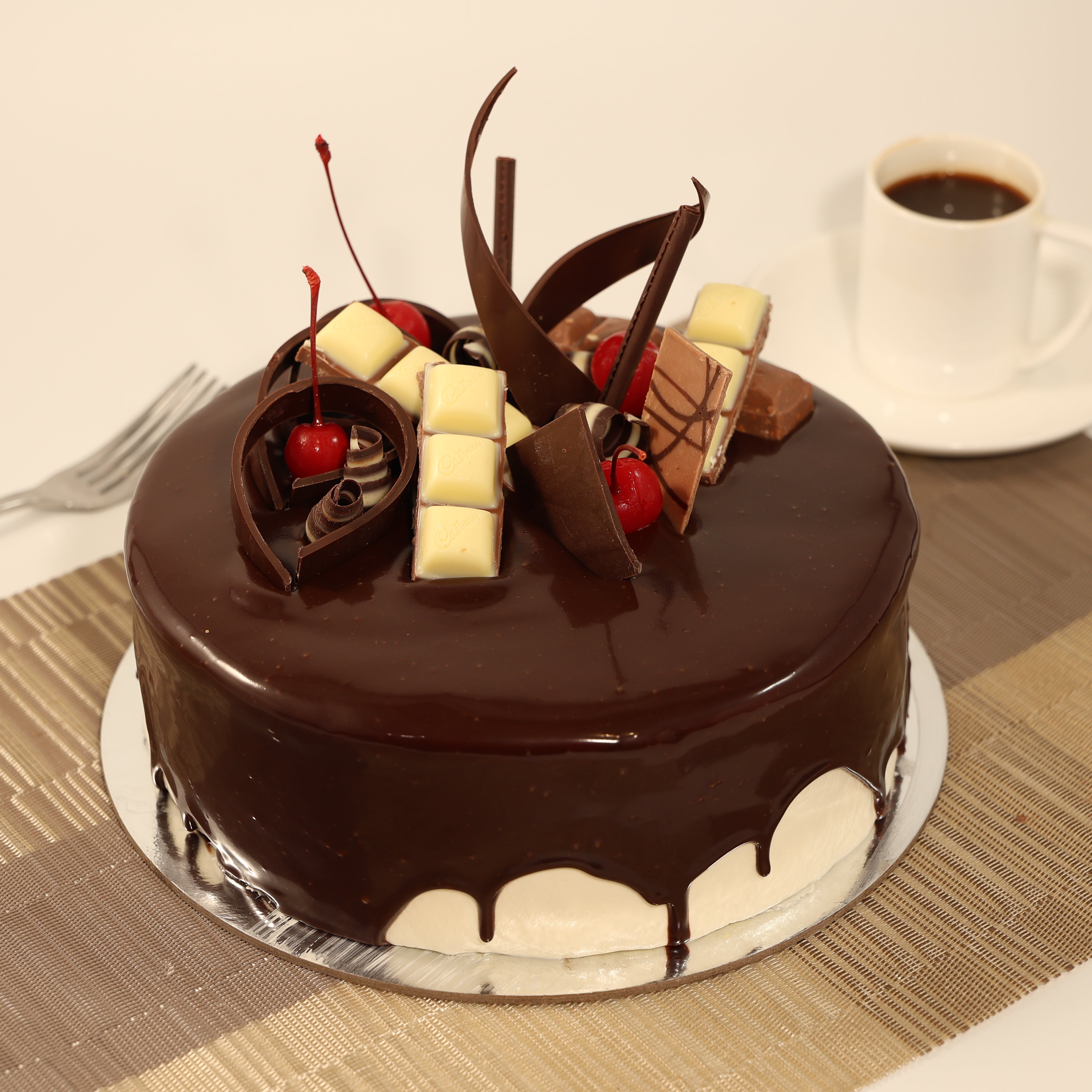 LARGE SPONGE HAPPY BIRTHDAY CAKE 01