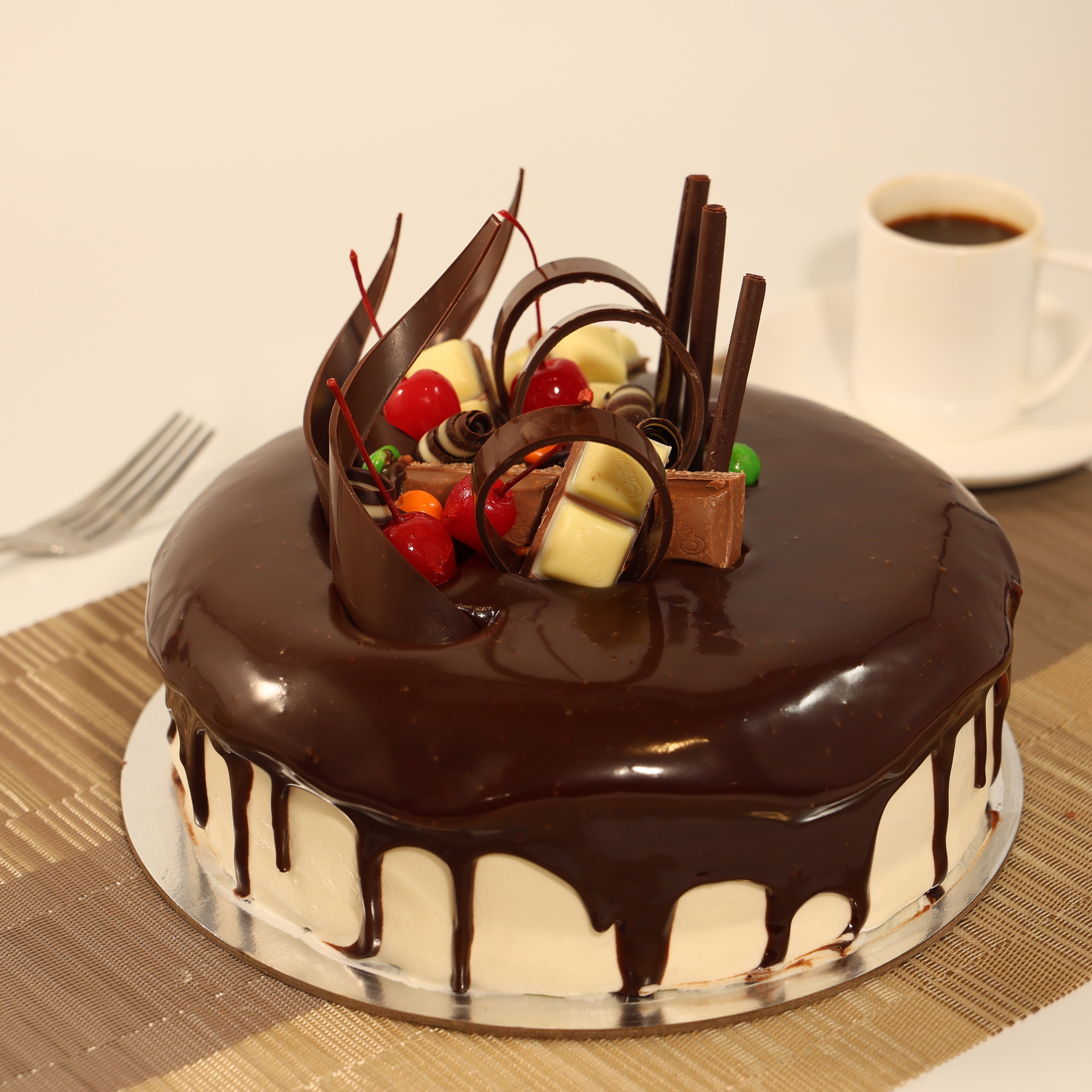 LARGE SPONGE HAPPY BIRTHDAY CAKE 01