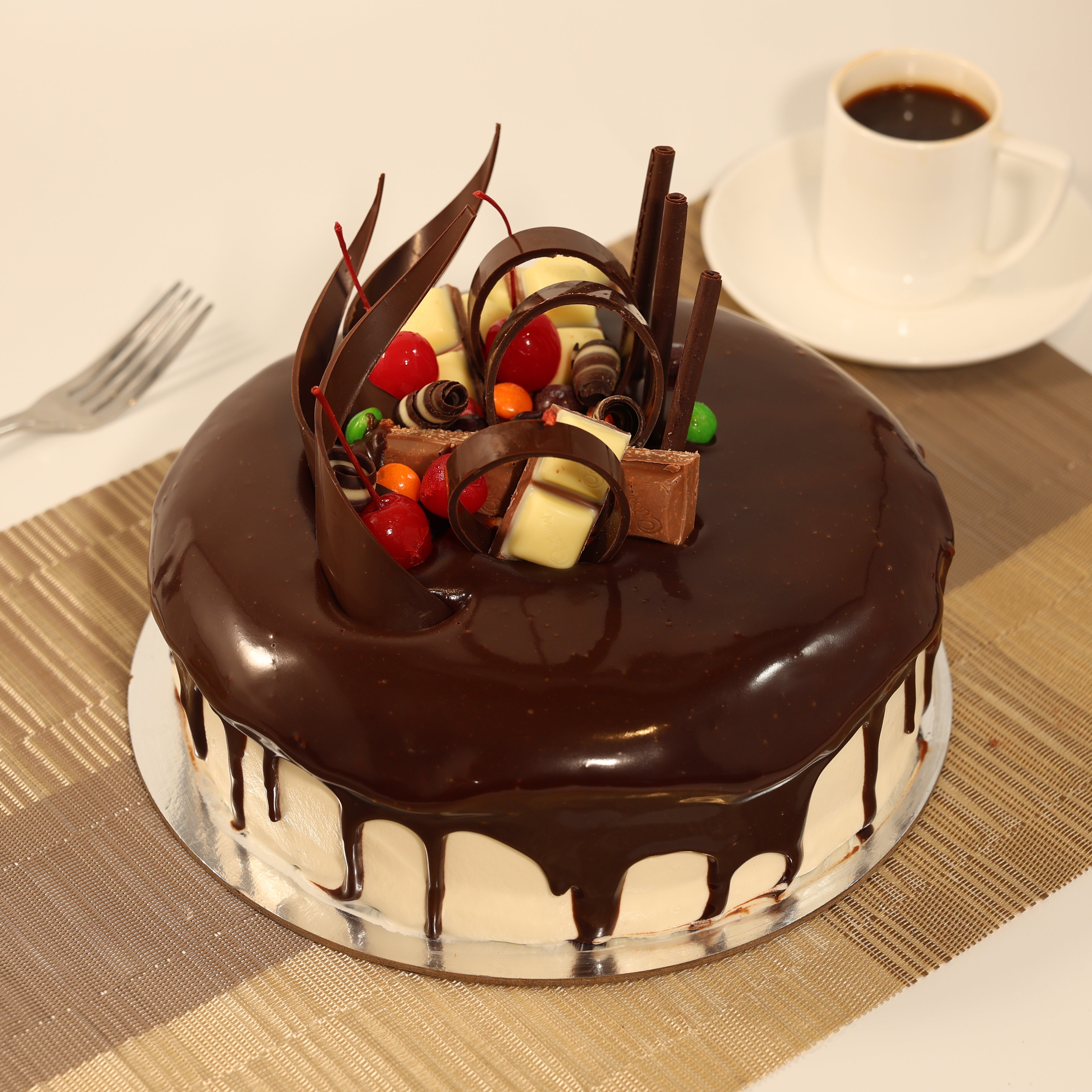 LARGE SPONGE HAPPY BIRTHDAY CAKE 01