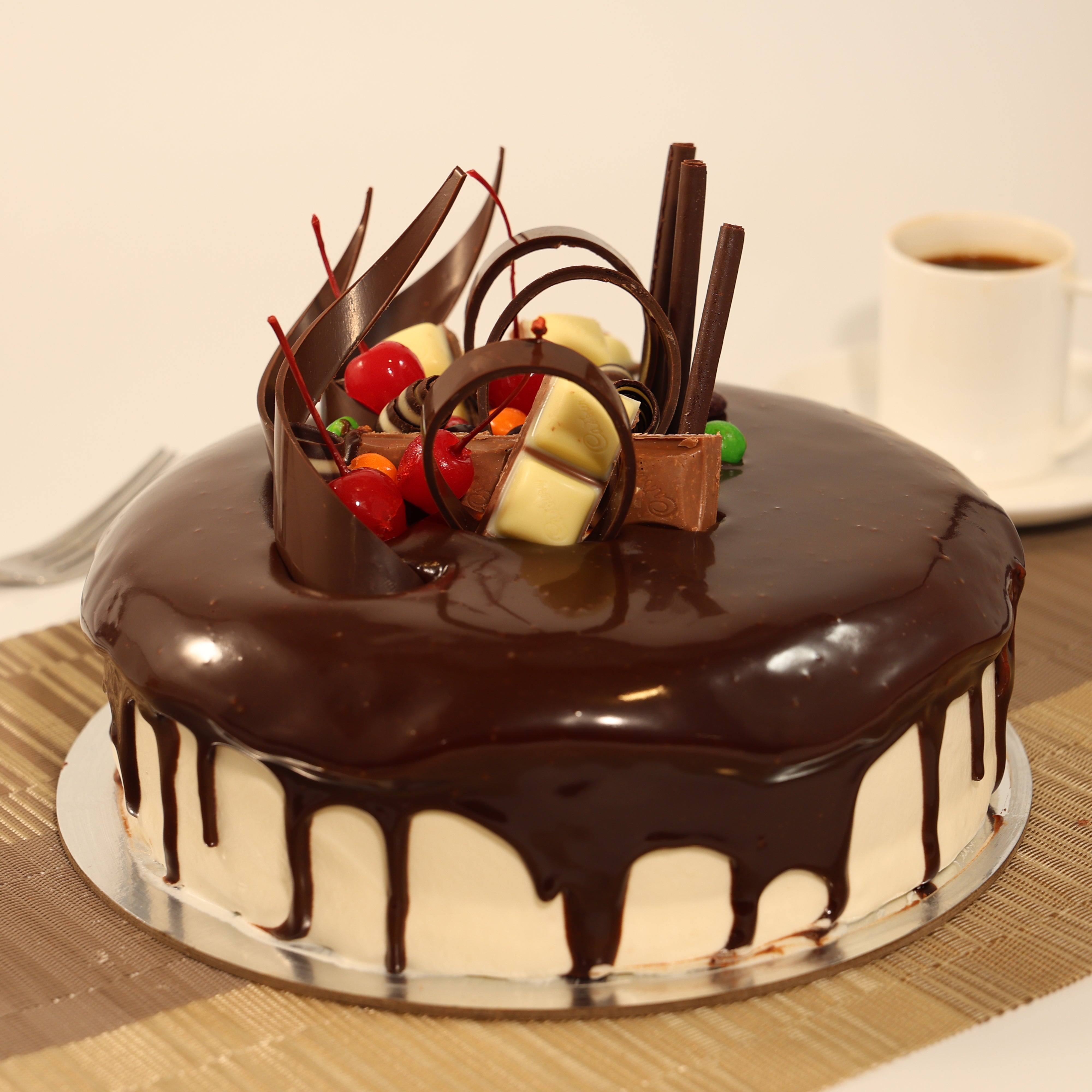 LARGE SPONGE HAPPY BIRTHDAY CAKE 01