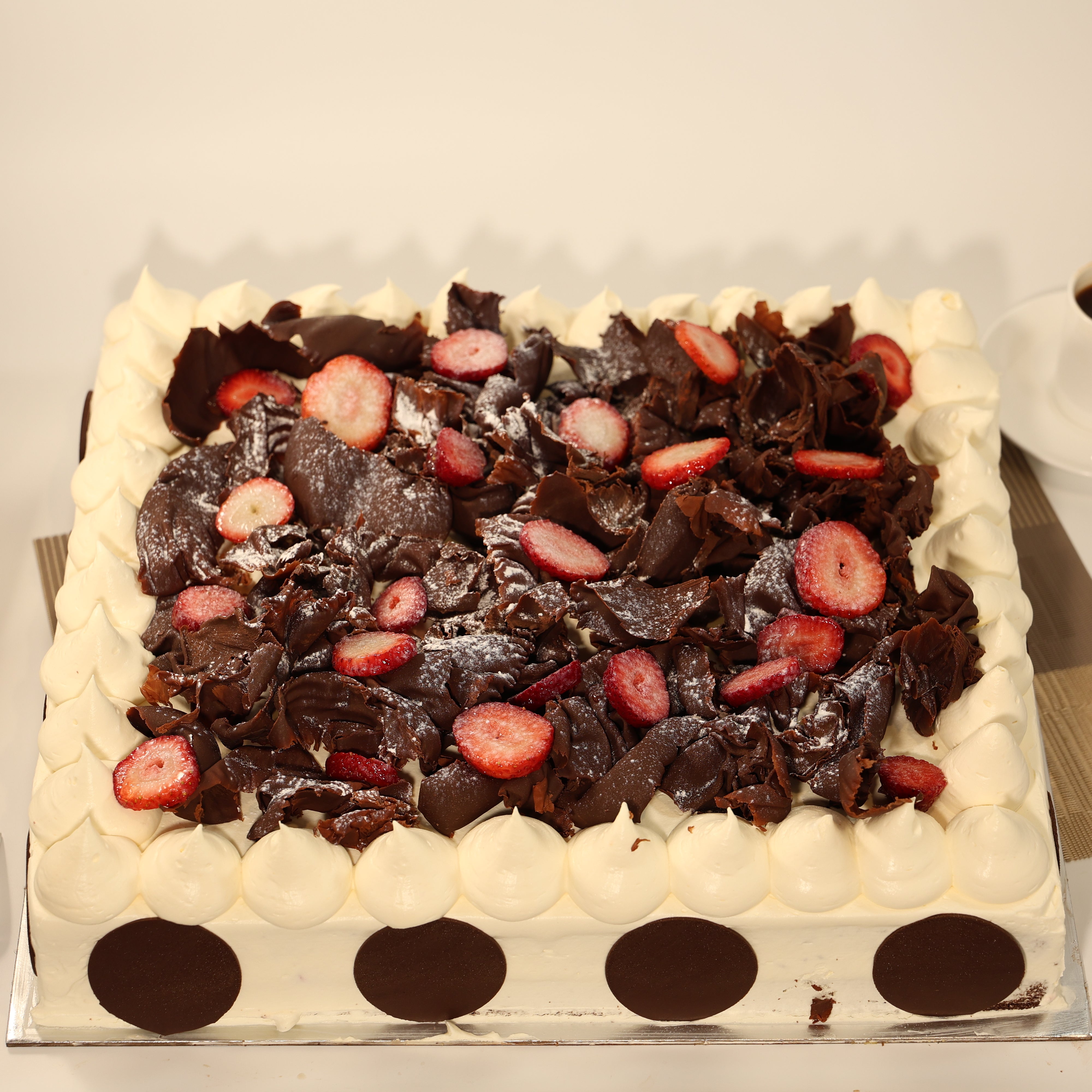 LARGE HALF SPONGE CAKE