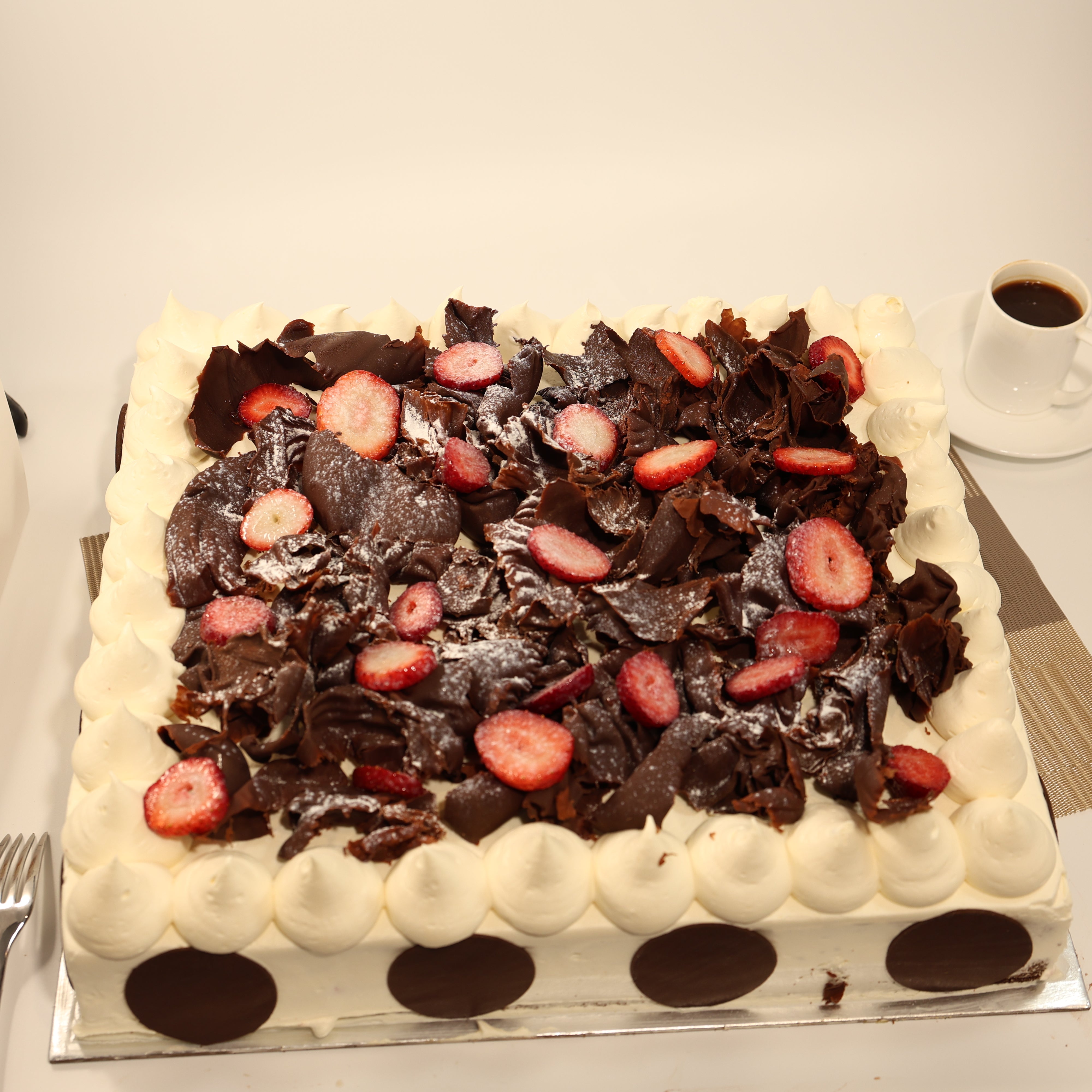 LARGE HALF SPONGE CAKE