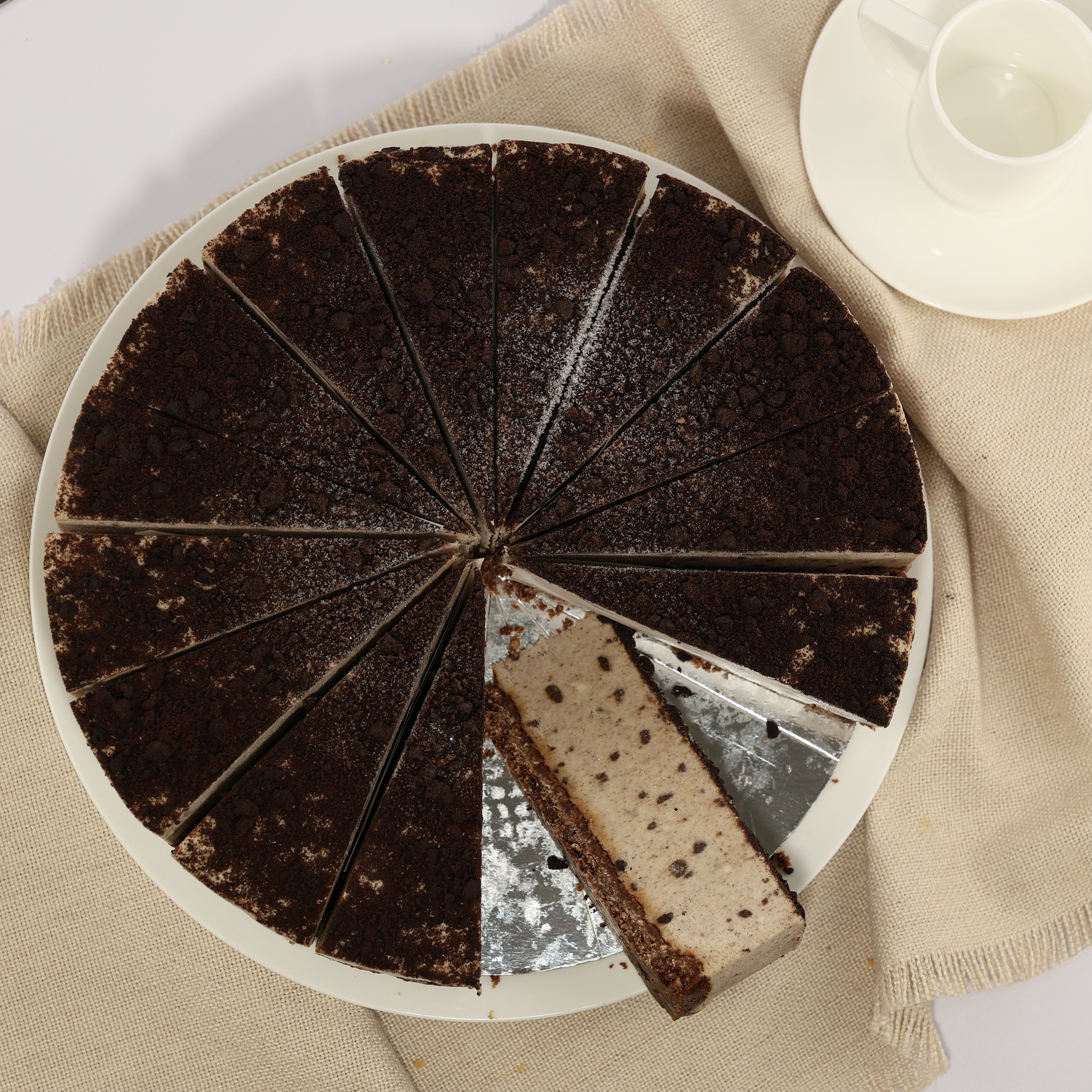 LARGE COOKIES AND CREAM CUT CAKE