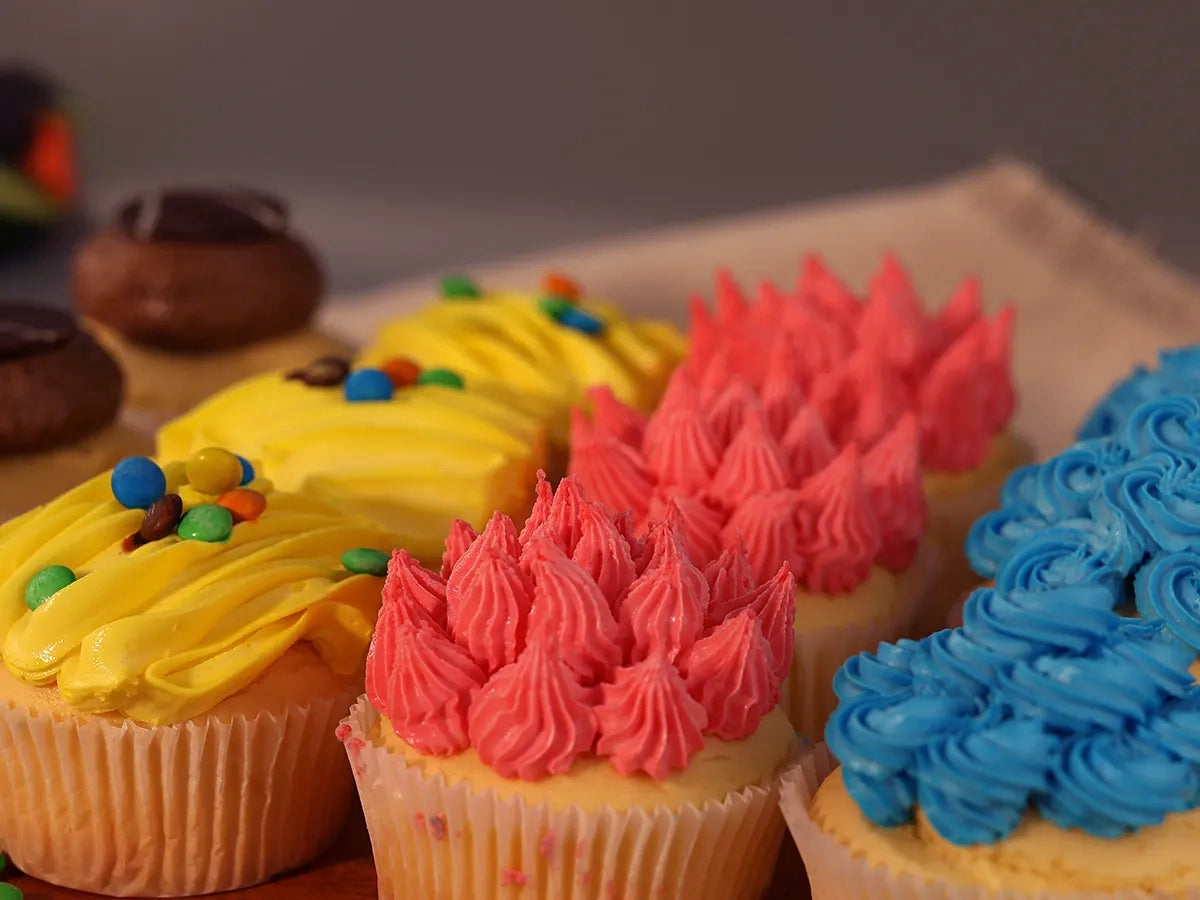 ASSORTED CUPCAKES BOX 12