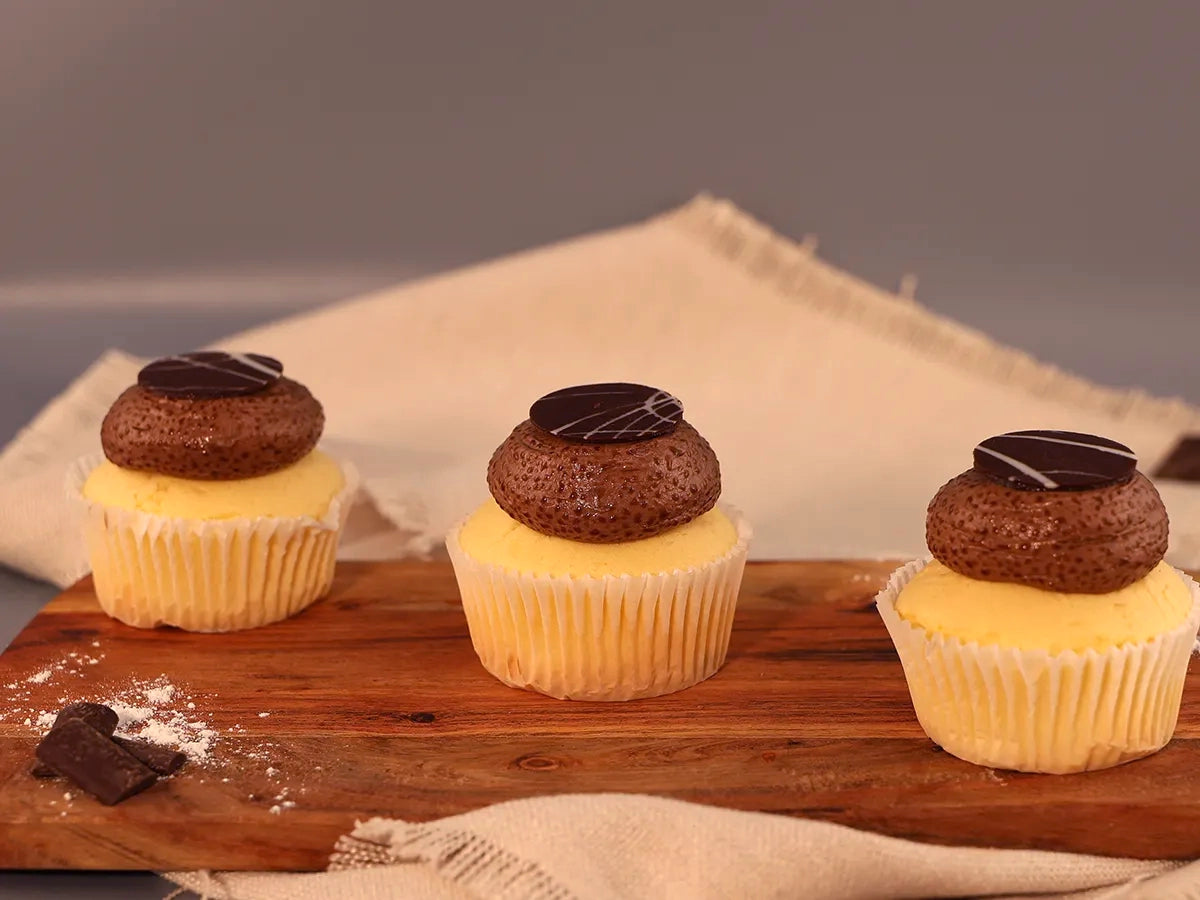 ASSORTED CUPCAKES BOX 12