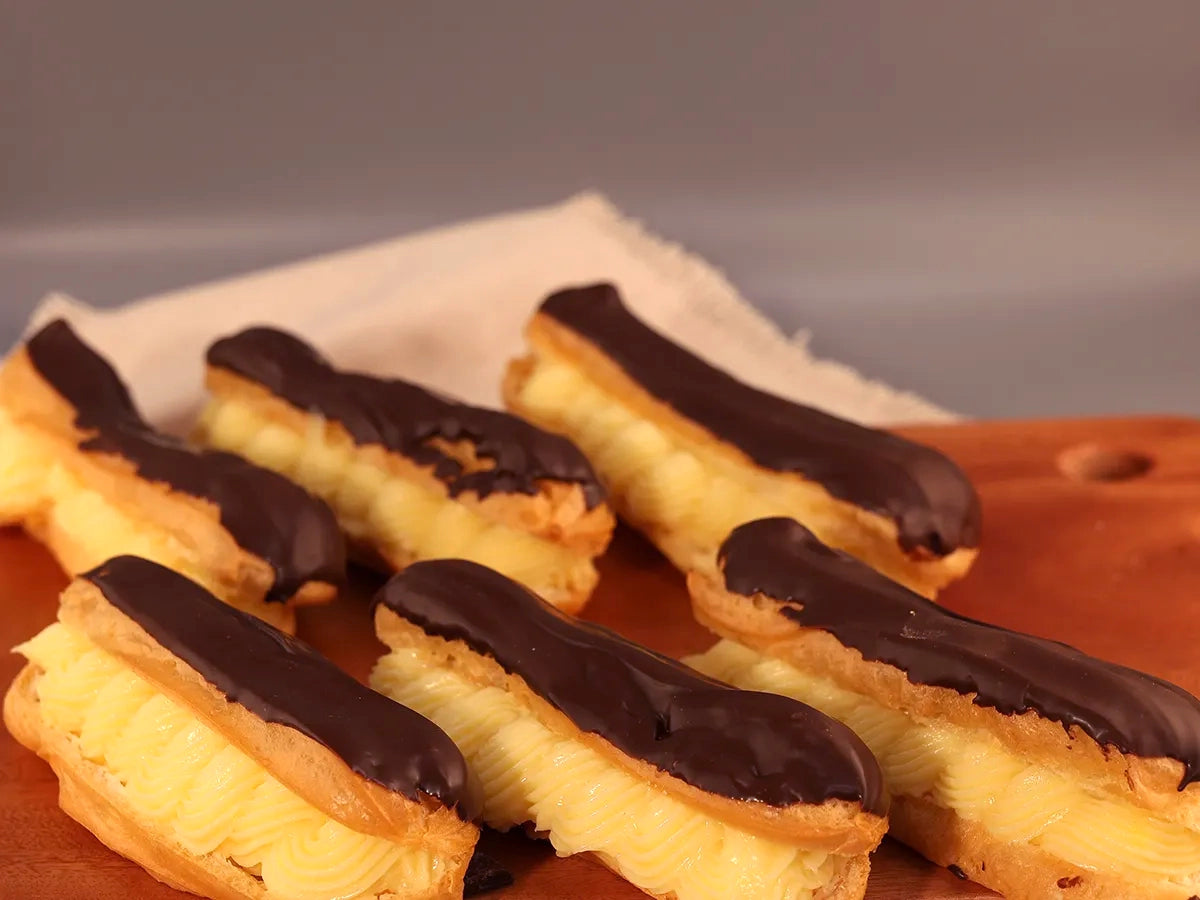 ÉCLAIRS WITH CUSTARD BOX 8