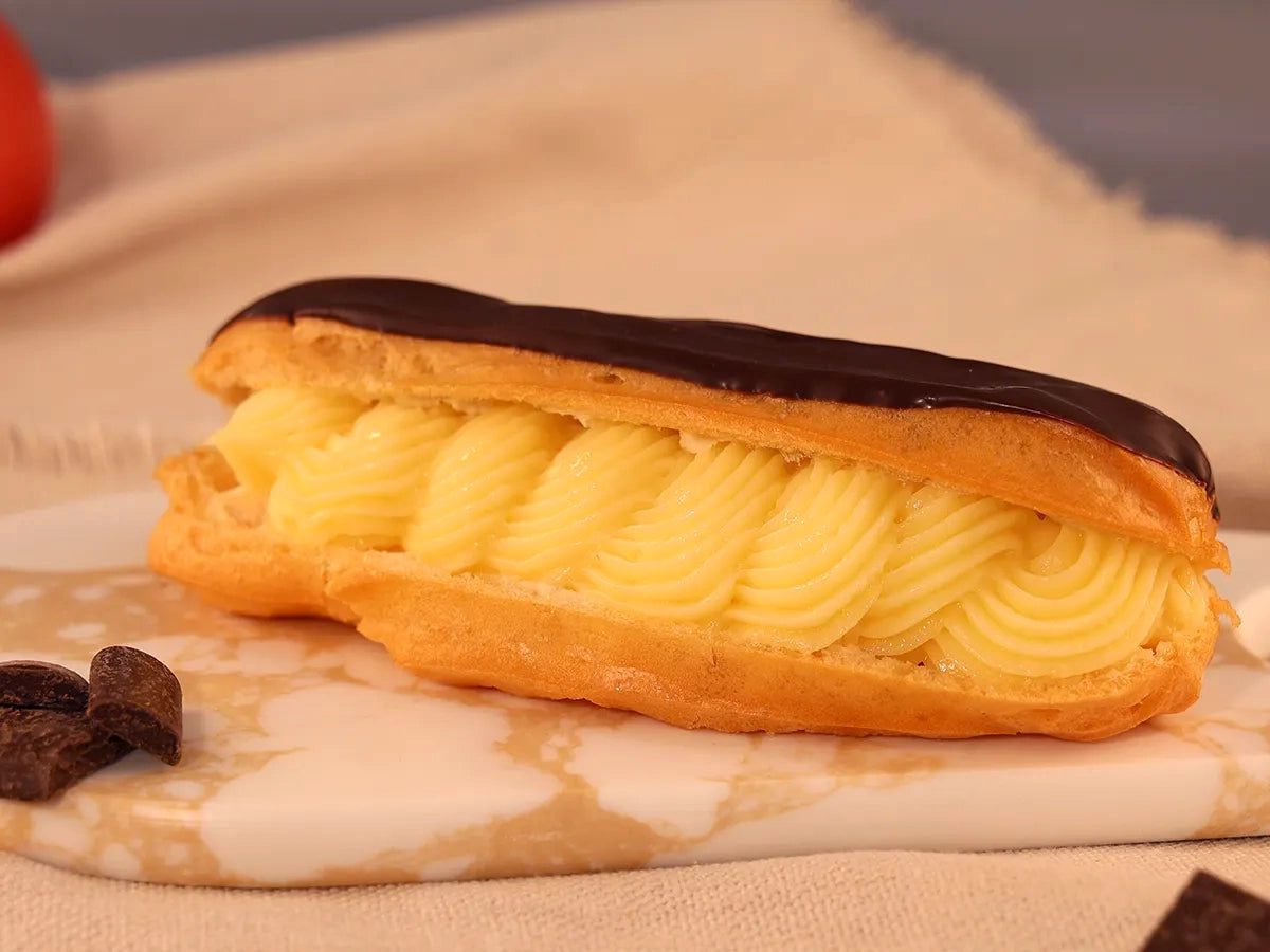 ÉCLAIRS WITH CUSTARD BOX 8