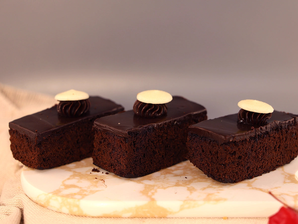 MUD CAKE SLICES BOX 8