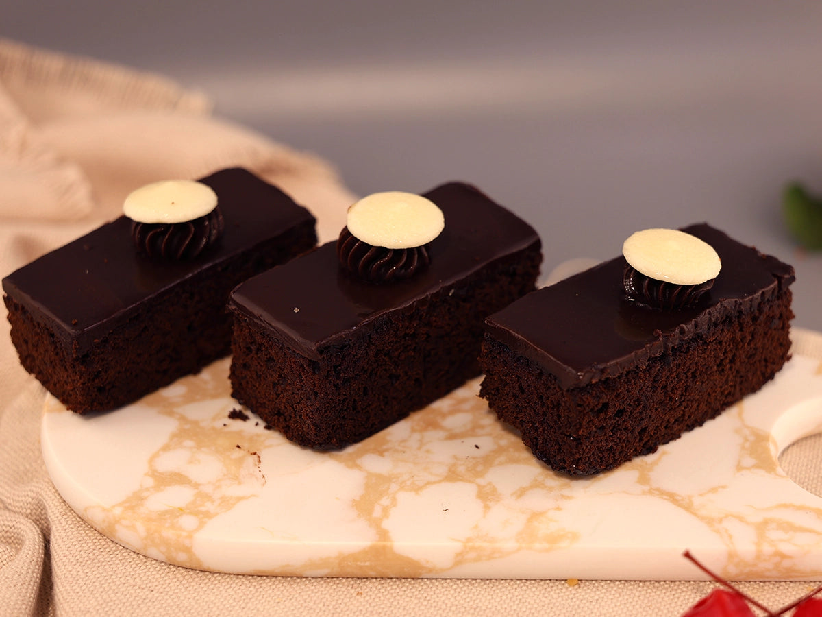 MUD CAKE SLICES BOX 8