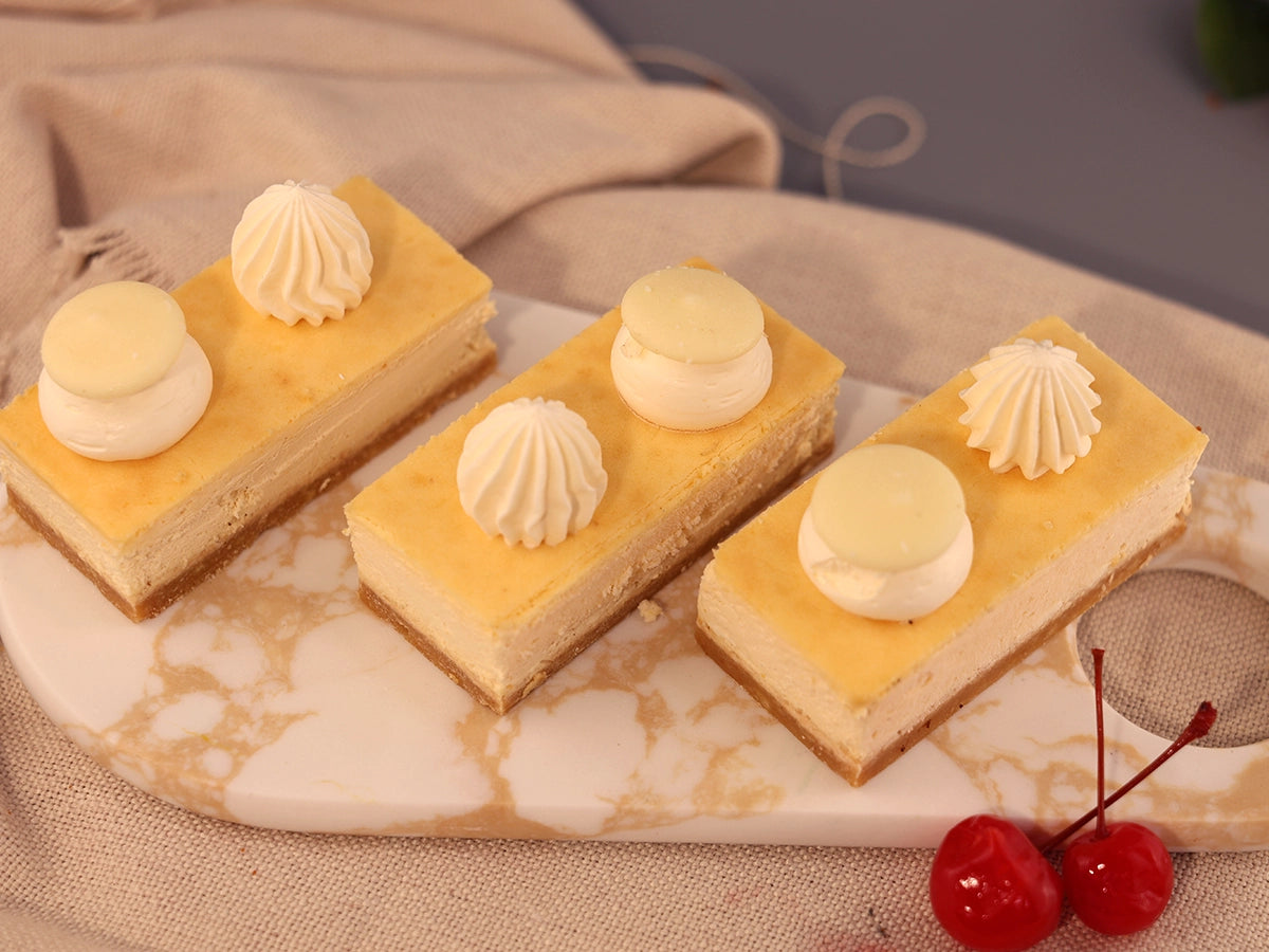 BAKED CHEESECAKE SLICES BOX 8
