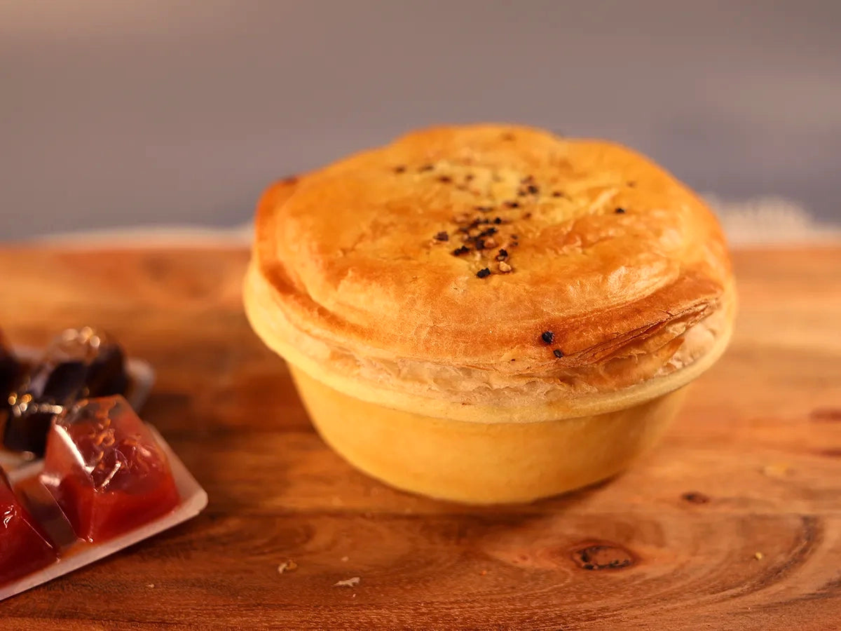 CHUNK STEAK & CRACKED BLACK PEPPER PIES BOX 6