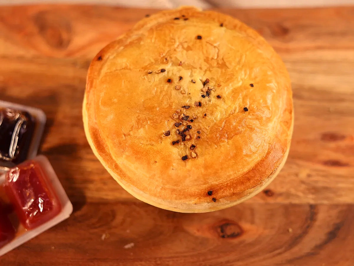 CHUNK STEAK & CRACKED BLACK PEPPER PIES BOX 6