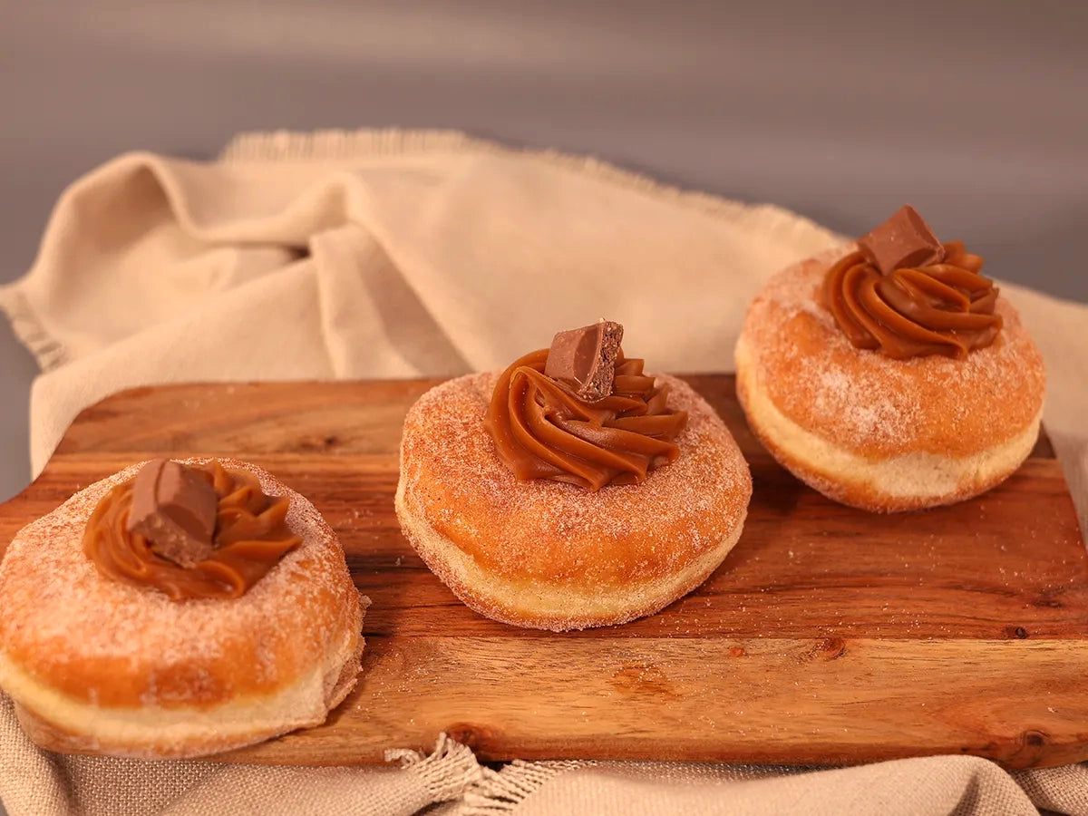 CARAMEL CINNAMON DONUTS BOX 15